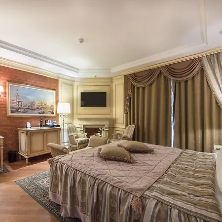 Xheko Imperial Luxury & מלון טיראנה